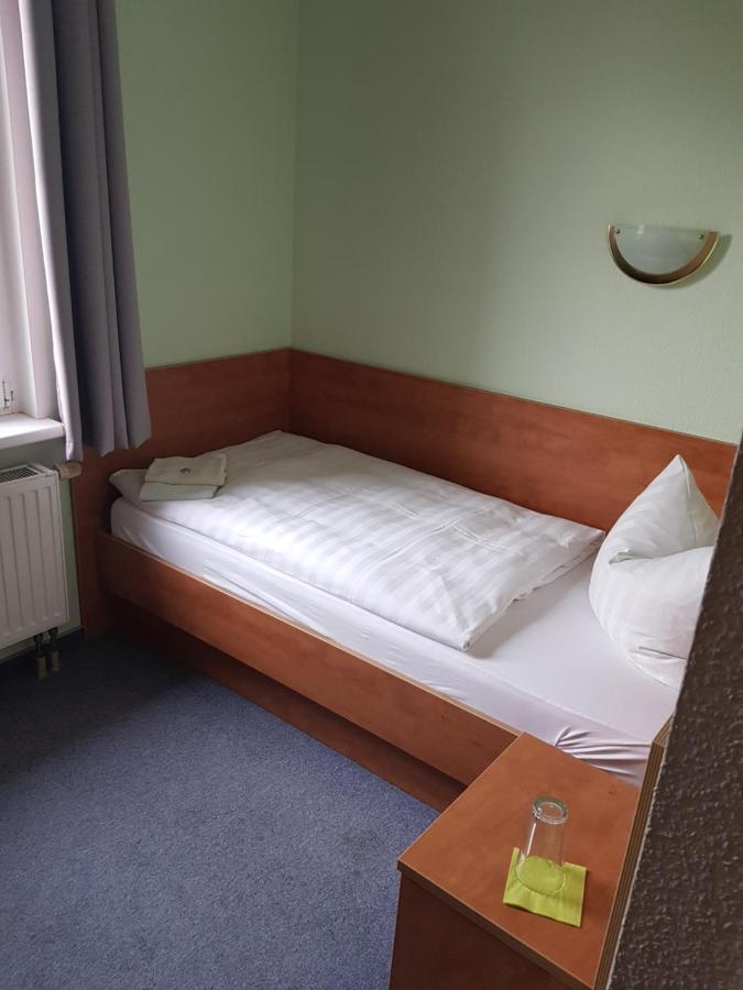 Hotel Zur Altstadt Calbe Exterior foto